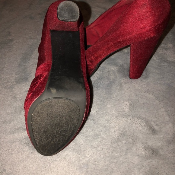 Red heels - Picture 3 of 3